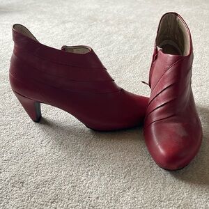 Tsubo red booties